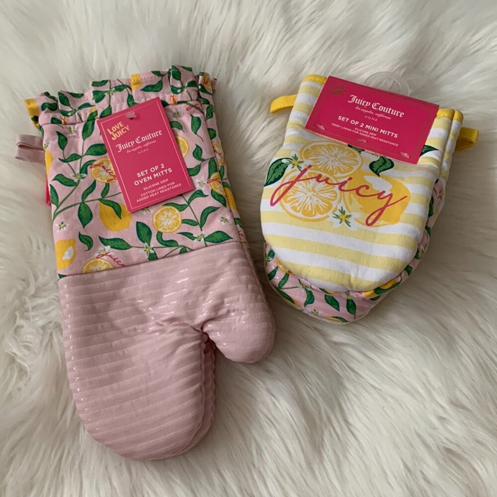 JUICY COUTURE Mini & Full Sized Oven Mitts Set